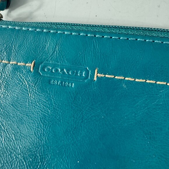 Coach Teal Patent Leather Card Case w/ Keychain - Picture 4 of 13